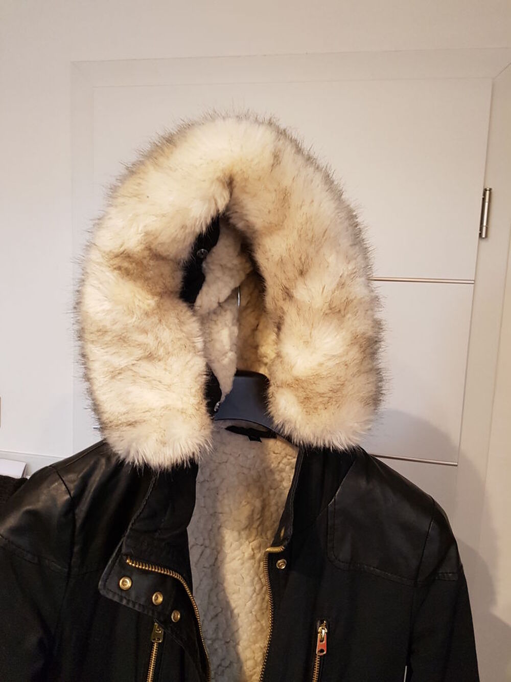 Manteau noir fourrure avec capuche Topshop taille 36 Vêtements