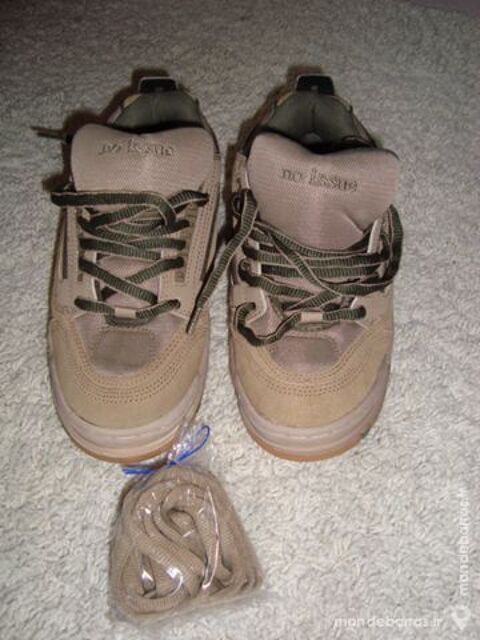 Chaussures de marche ou de sport,marque NO ISSUE 20 Saint-Genis-Laval (69)