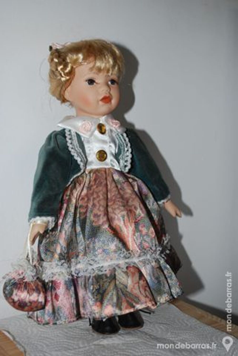 tr&egrave;s belle poup&eacute;e 