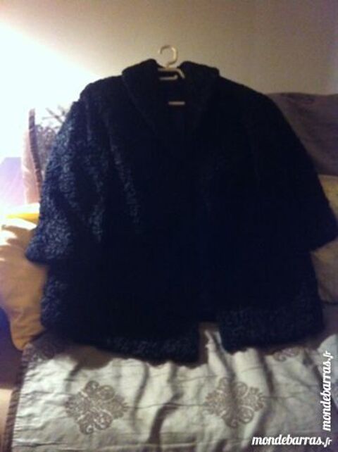 MANTEAU ASTRAKAN NOIR POUR FEMME 200 Boulogne-Billancourt (92)