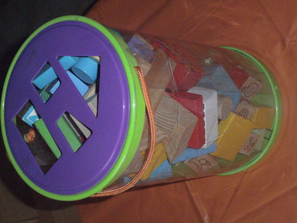 Jeu de construction avec formes en bois Jeux / jouets