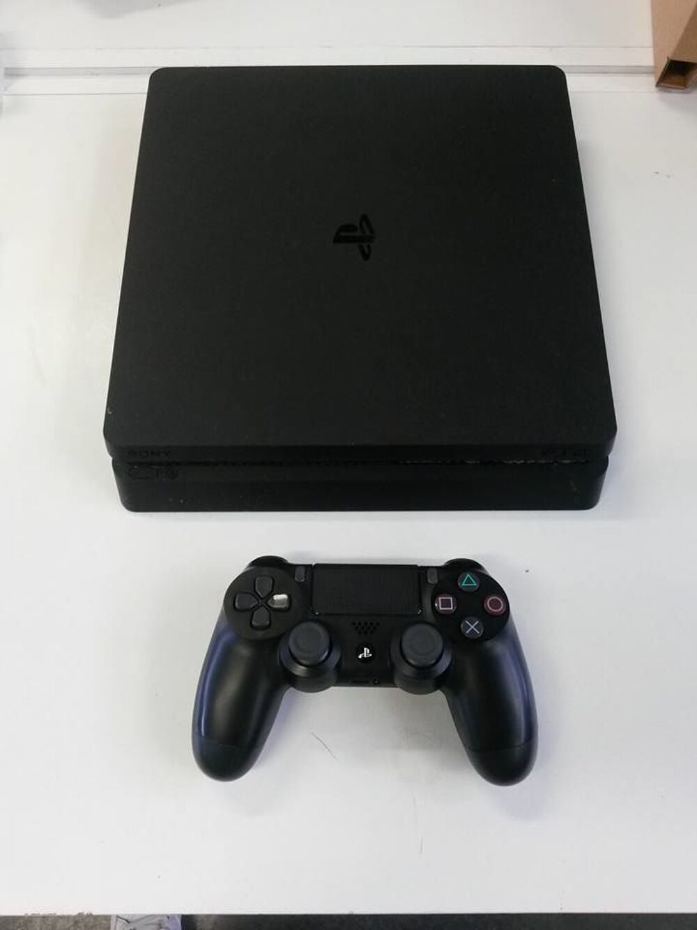 Console PS4 Playstation 4 SLIM 500 GB - 1 manette Consoles et jeux vidéos