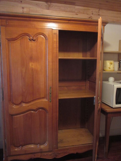Trs ancienne armoire en merisier massif 1200 Metz (57)