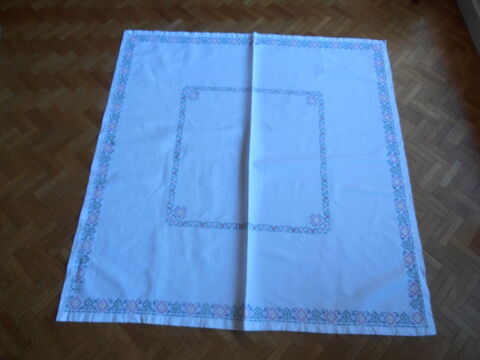Petite nappe brod�e (79) 10 Tours (37)
