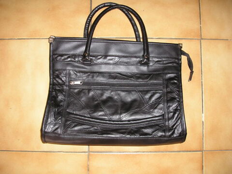 Sac  main en vritable cuir d'agneau
100 Septmes-les-Vallons (13)