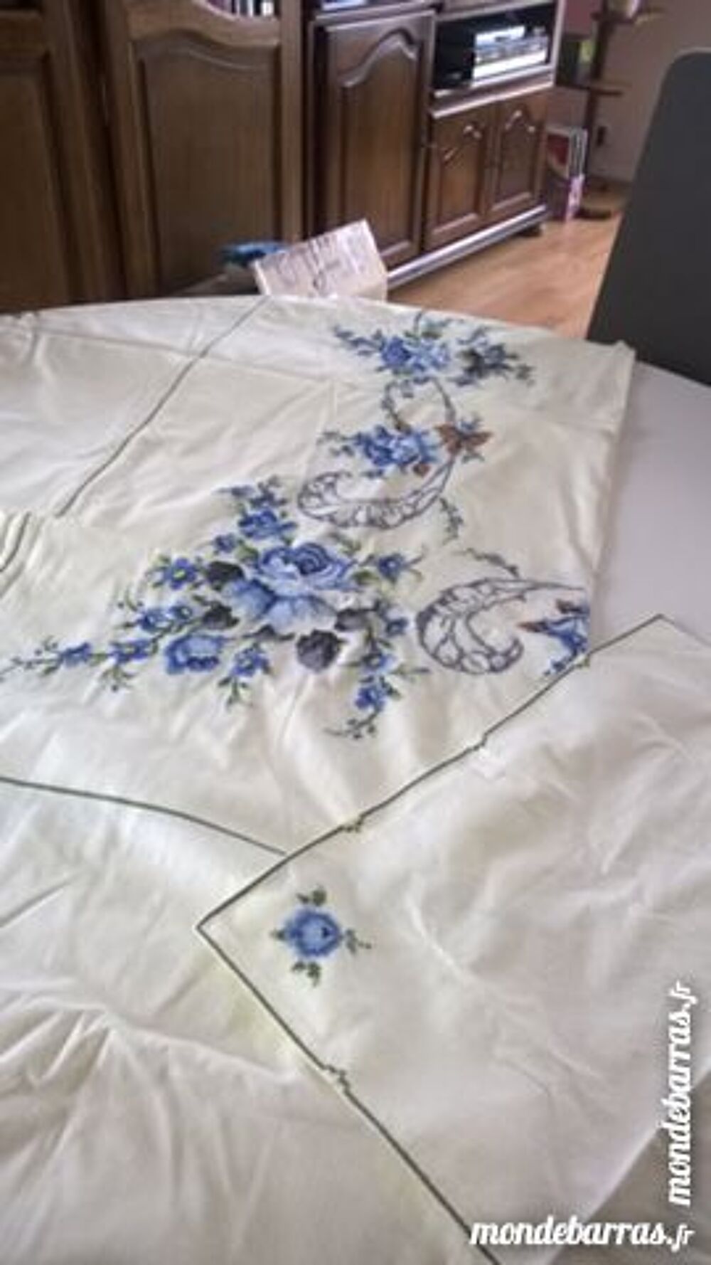 grande nappe brod&eacute;e main Cuisine