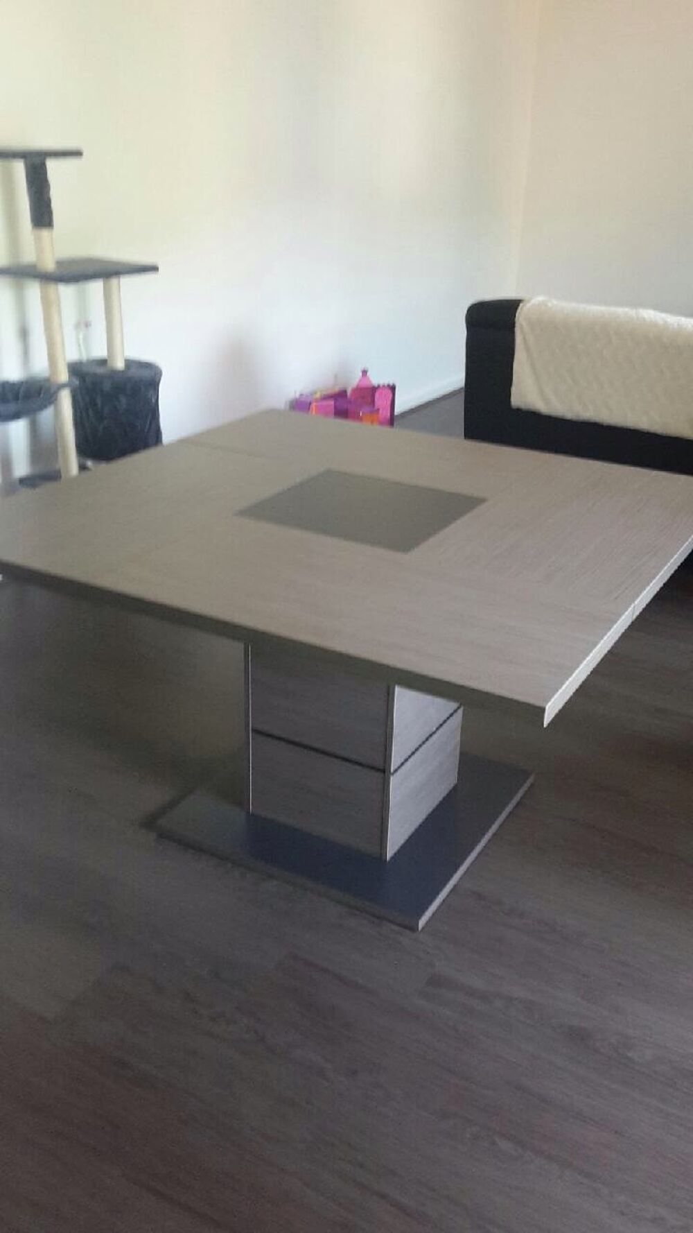 table carr&eacute; 8 place Meubles