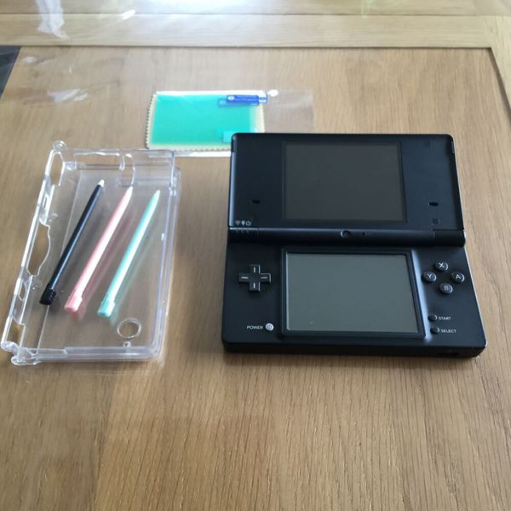 Nintendo DSi Consoles et jeux vidéos