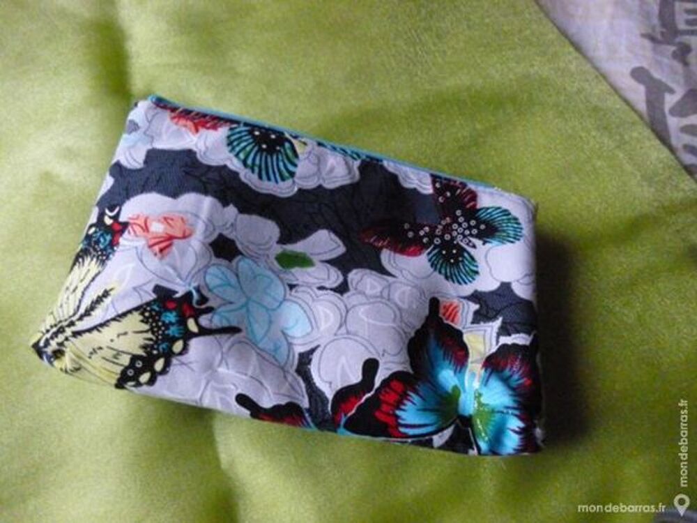 Trousse de maquillage bleue a motifs Maroquinerie