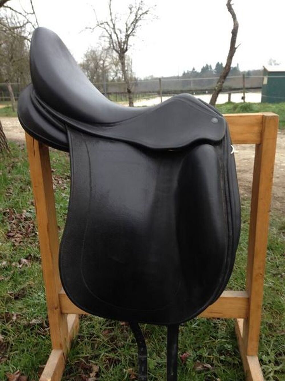 VENDS SELLE DE DRESSAGE CHILDERIC Sports