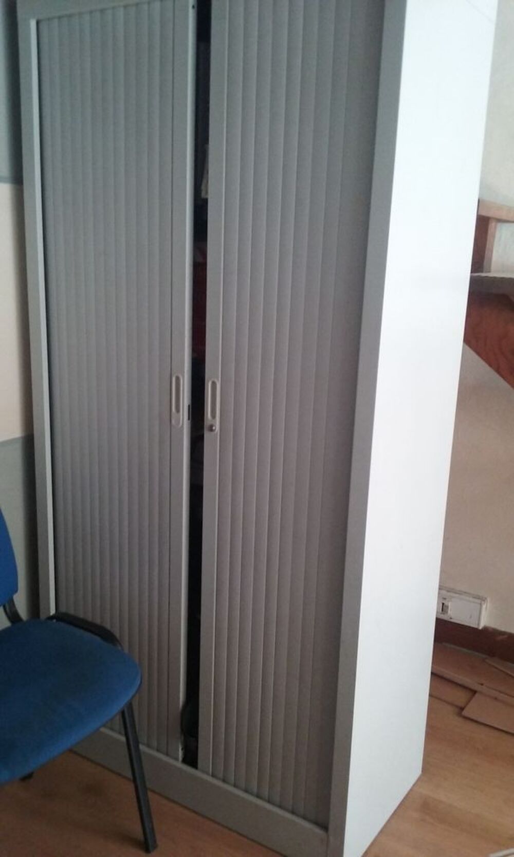 armoire mt&eacute;allique Meubles