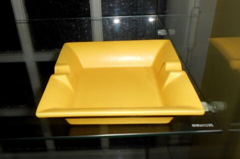 Grand cendrier jaune 16/16cm vide poche 10 Monflanquin (47)