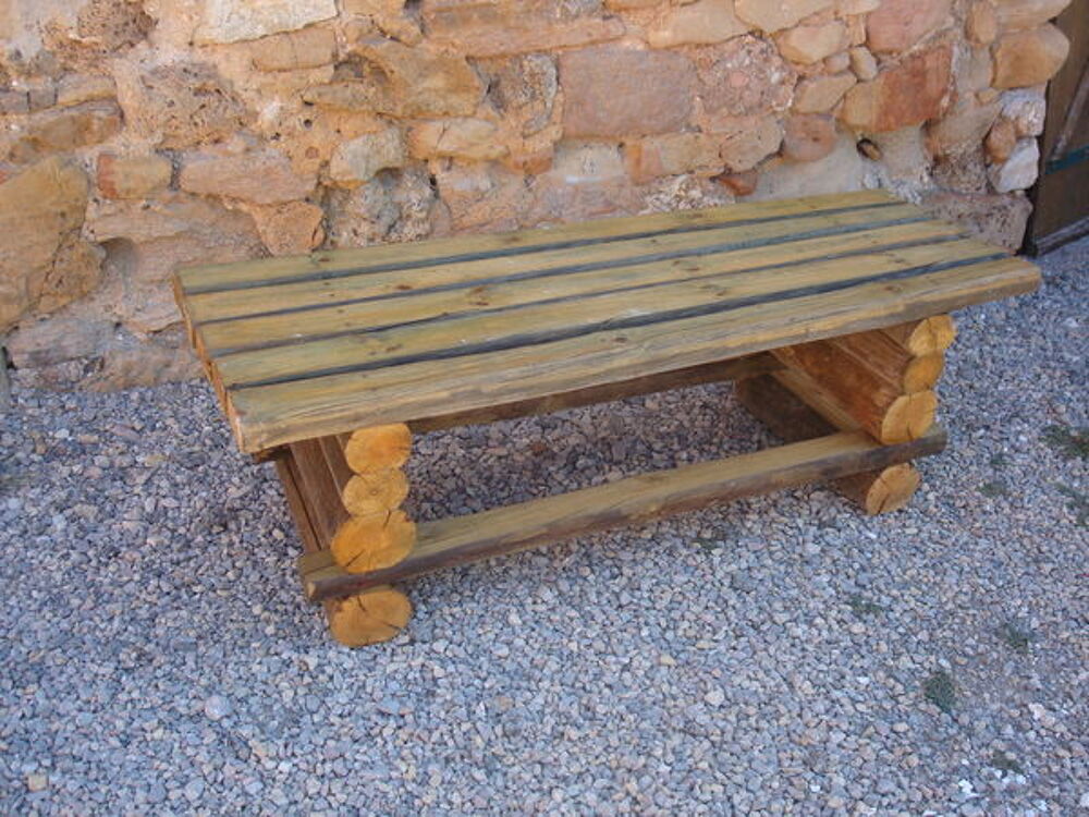 PETITE TABLE DE JARDIN OU BANC EN BOIS MASSIF Meubles