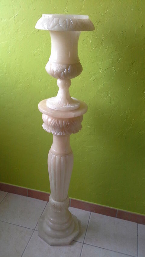 colonne et vase en albatre 70 Laroque (34)