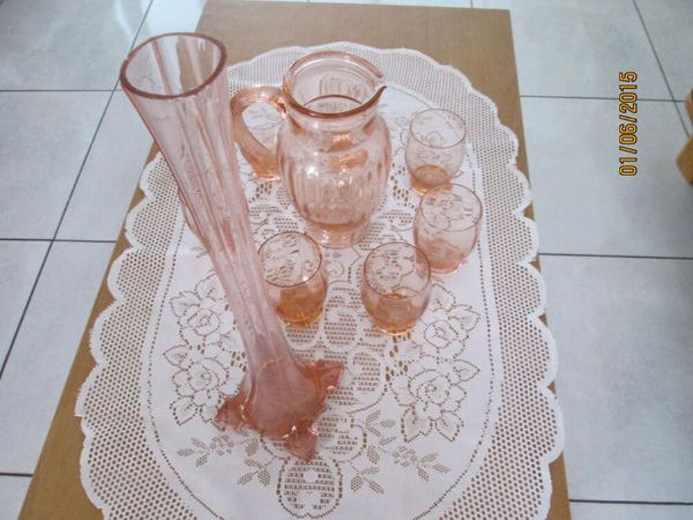 SERVICE VERRE + POT &agrave; EAU + VASE Décoration
