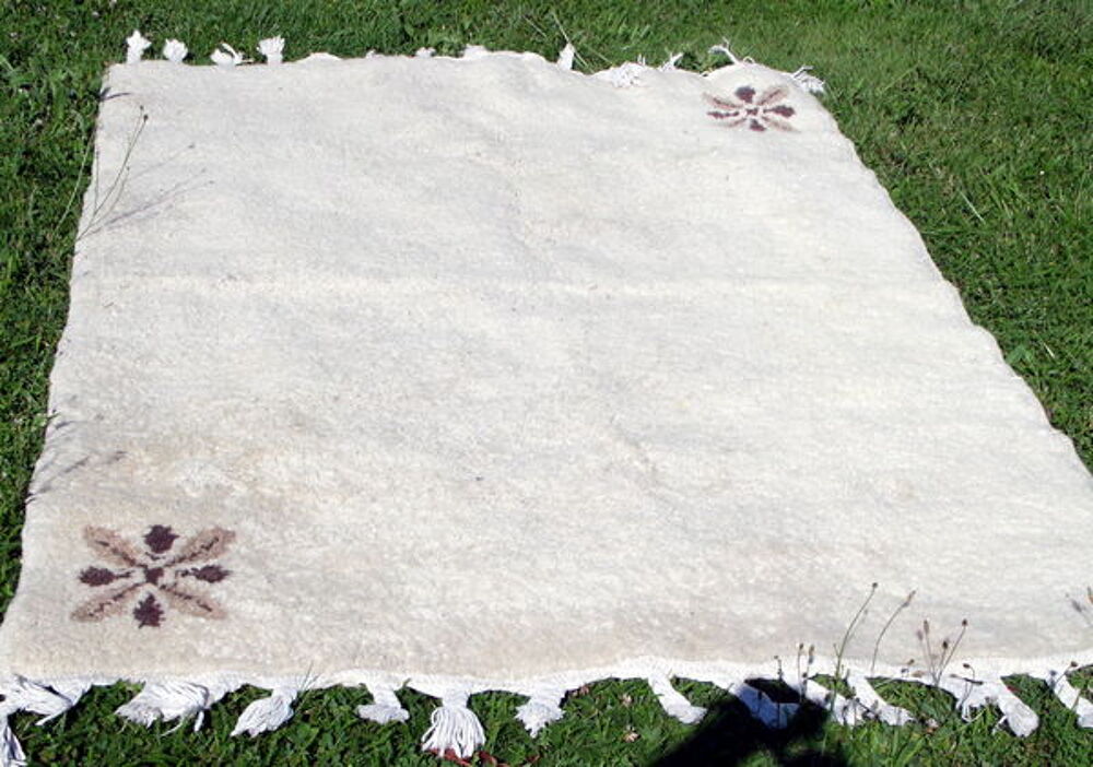 TAPIS BERB&Egrave;RE EN LAINE Décoration