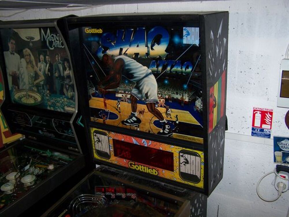 collectionneur recherche flipper de bar a remettre en route. Photos/Video/TV