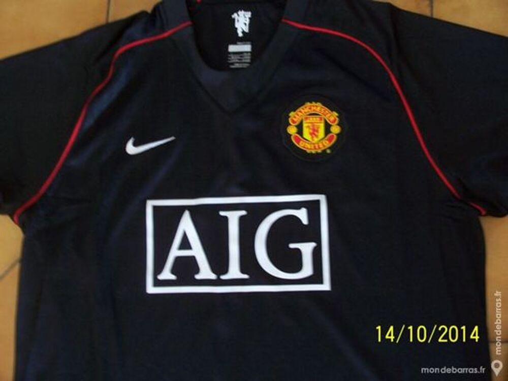 MAILLOT DE FOOT NEUF DE MARQUE NIKE TAILLE L Vêtements