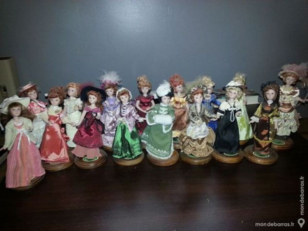 16 poup&eacute;es en porcelaine 20cm 