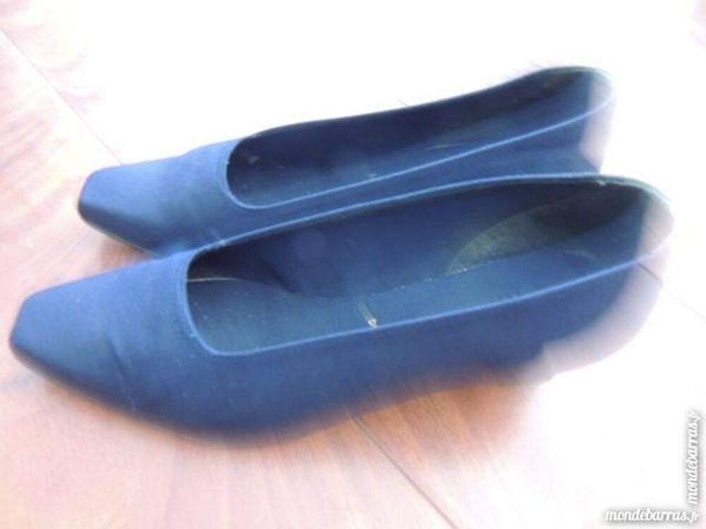 ESCARPINS TOILE BLEU MARINE POINT.39 TBE Chaussures