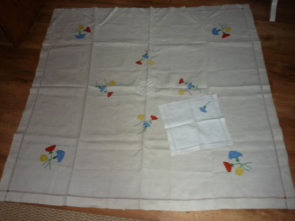 nappe et serviette brod&eacute;es main Décoration