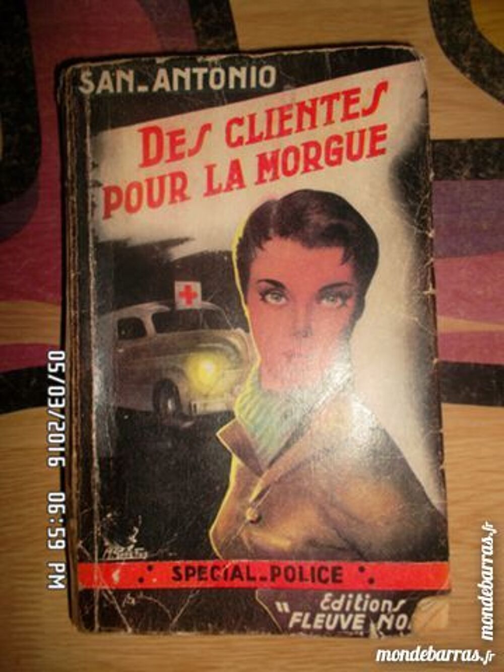 DES CLIENTES POUR LA MORGUE SP Livres et BD