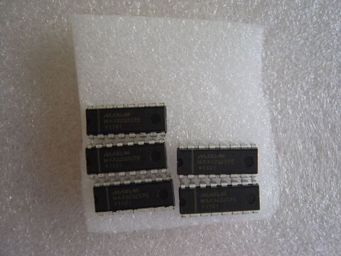 Circuit int�gr� CI MAX3232CPE 2 Boisset-et-Gaujac (30)