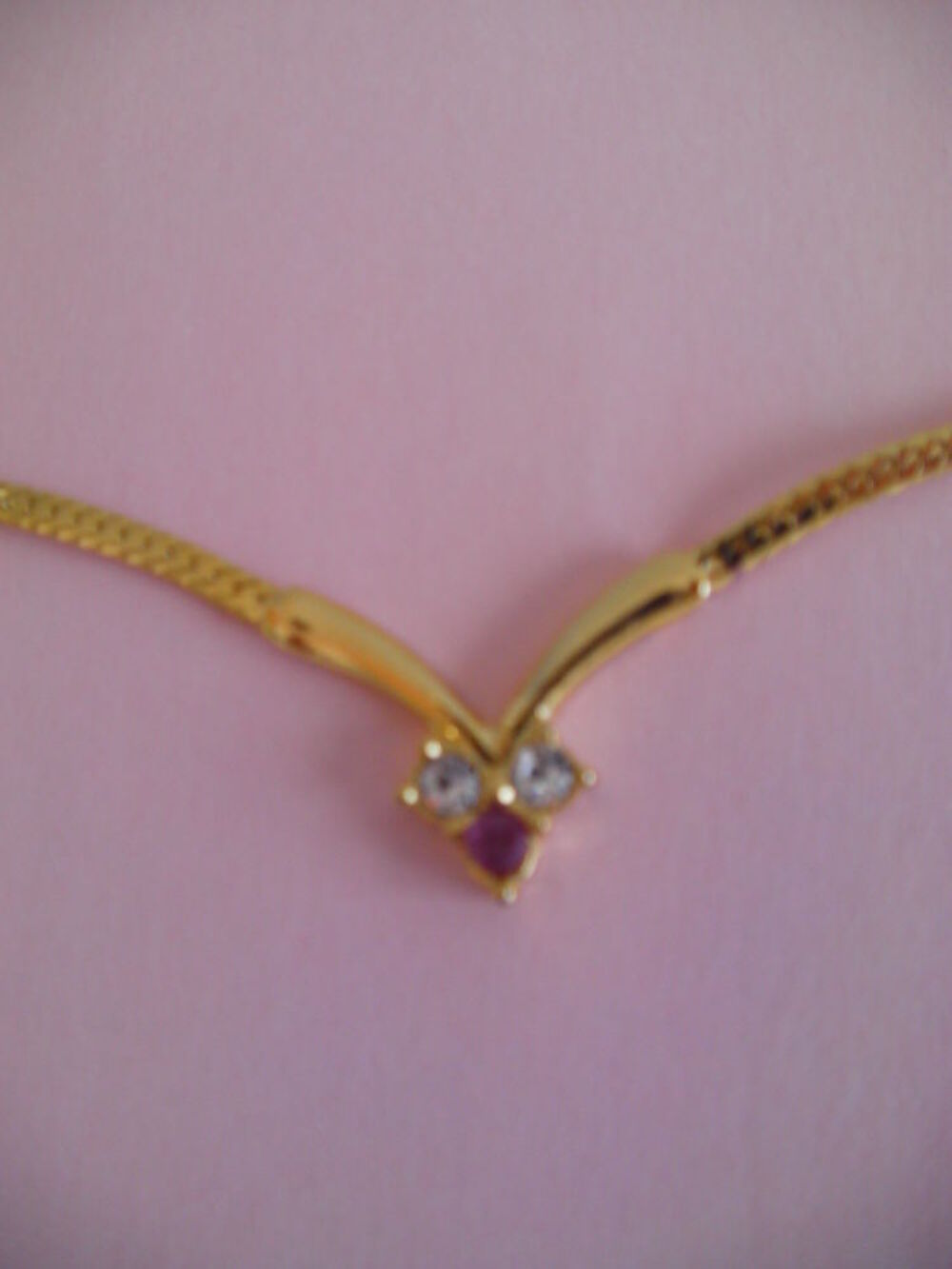 COLLIER 3 petites perles 2 blanches 1 rouge Bijoux et montres