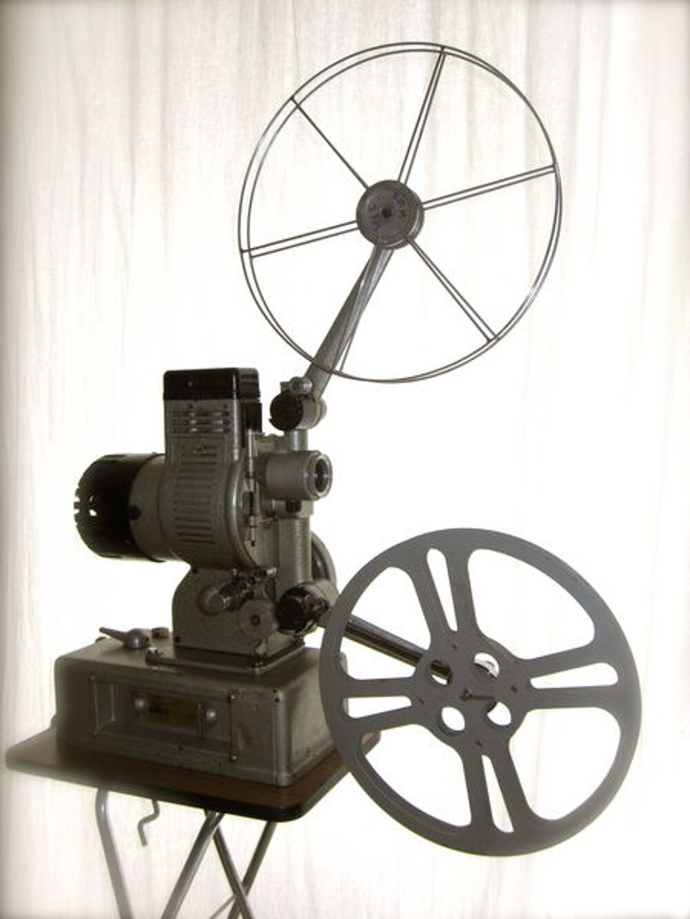 PROJECTEUR 16 mm DEBRIE muet avec transformateur 110-220 V Photos/Video/TV
