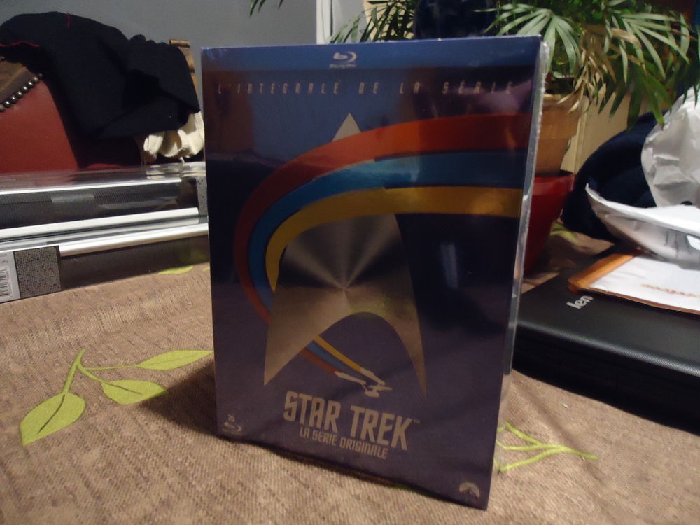 coffret integrale de la serie star trek des annee 80 neuve DVD et blu-ray