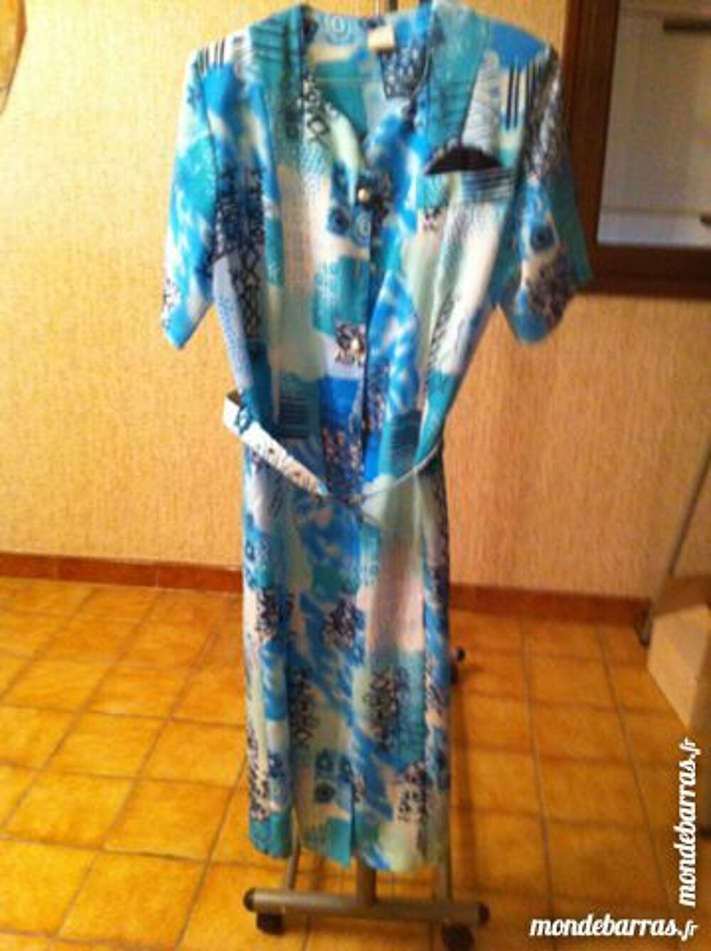 Robe bleu claire avec ceinture taille 42 Vêtements