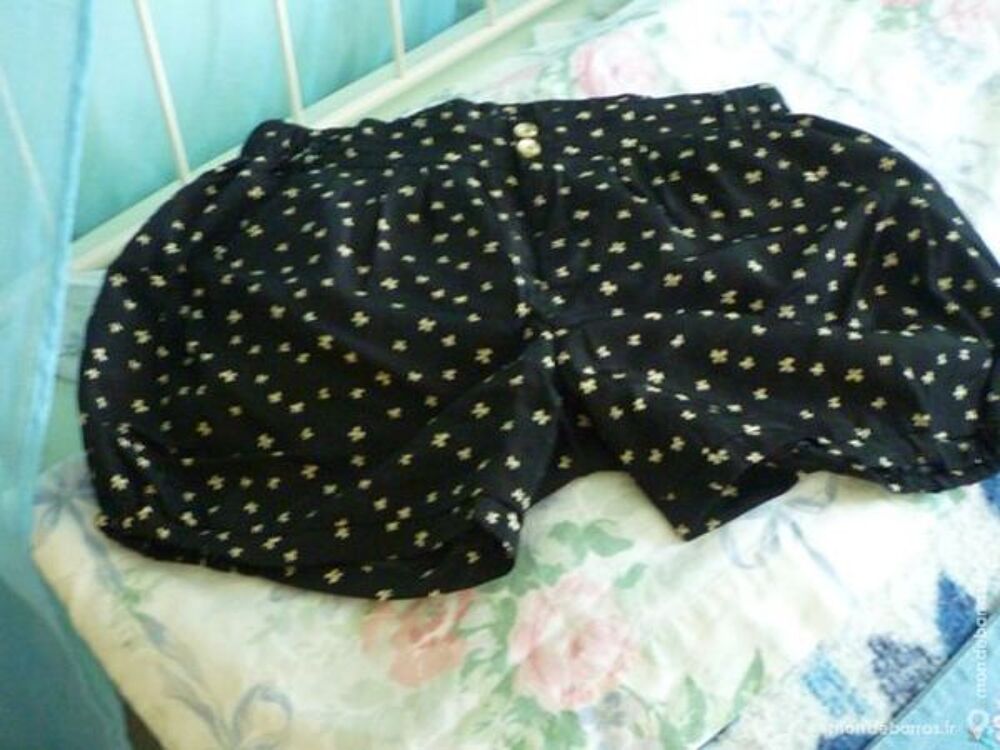 Short noir petits dessins blancs Vêtements