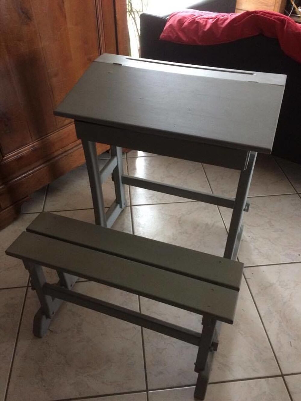Pupitre, bureau enfant peint gris Mobilier enfants