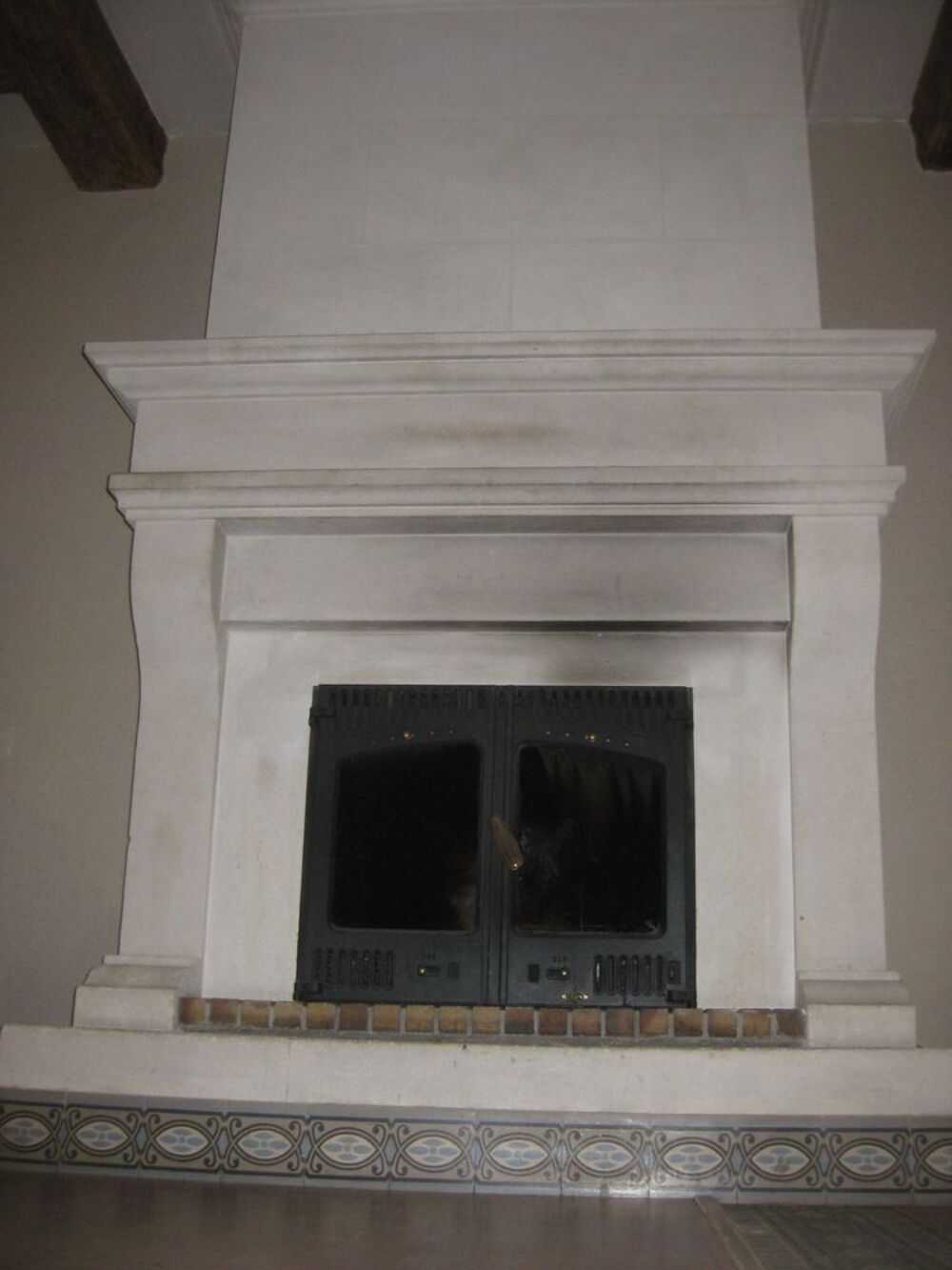 Chemin&eacute;e en pierre blanche Décoration