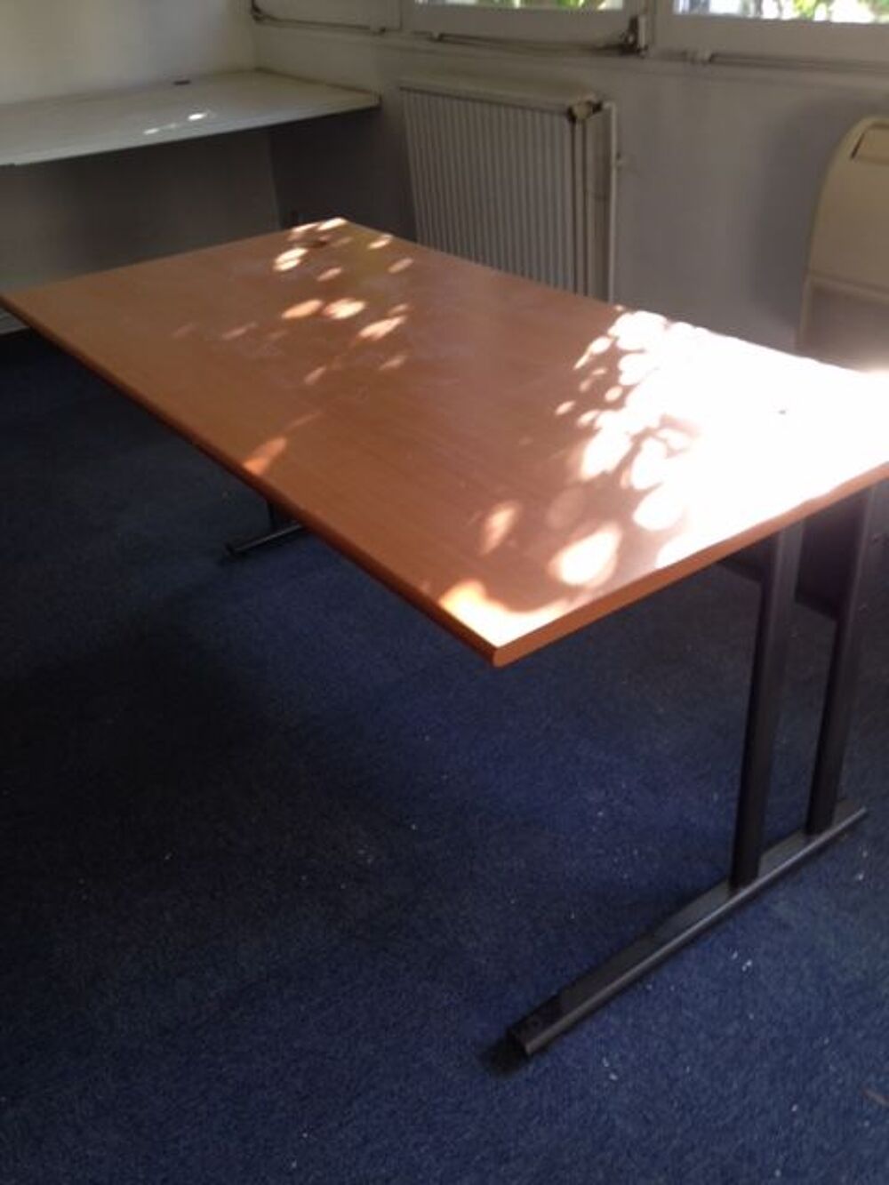 lot de bureaux et &eacute;tag&egrave;res pour 50€ Meubles