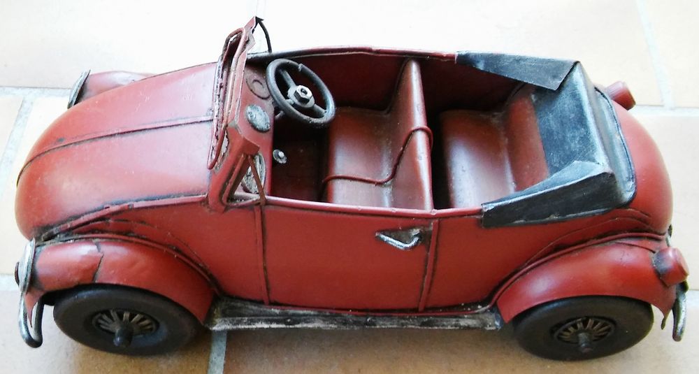 Pi&egrave;ce Unique Coccinelle VOLKSWAGEN Cabriolet m&eacute;tal rouge Jeux / jouets