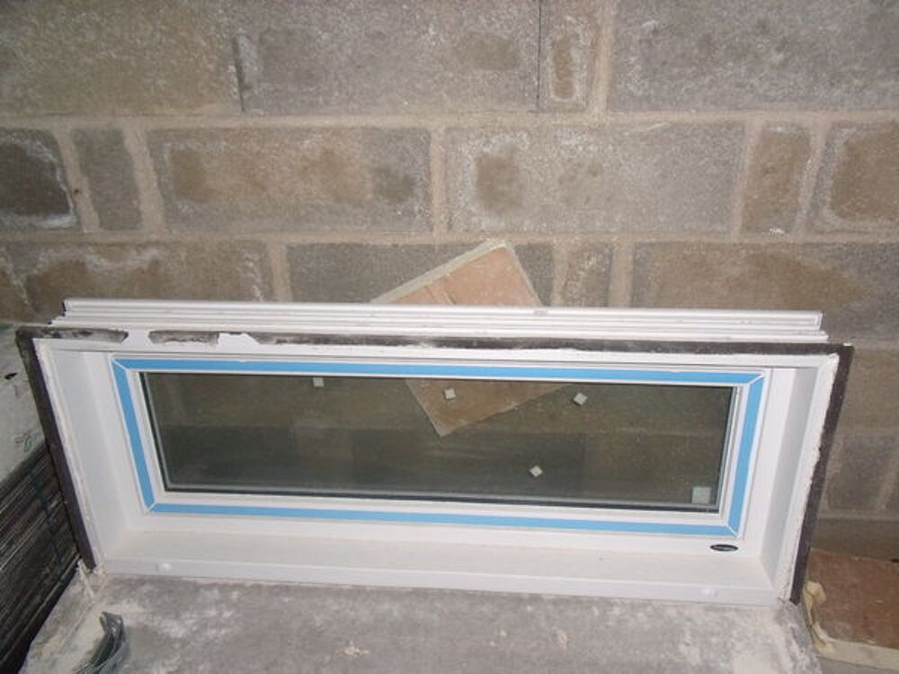Fen&ecirc;tre de cave oscillo et grille de d&eacute;fense Bricolage