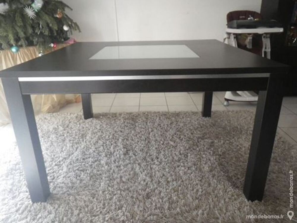 Table carr&eacute;e + 4 chaises couleur weng&eacute; Meubles