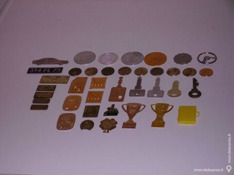 LOT DE 40 OBJETS PUBLICITAIRES DES V.P.C. 6 Dammarie-les-Lys (77)