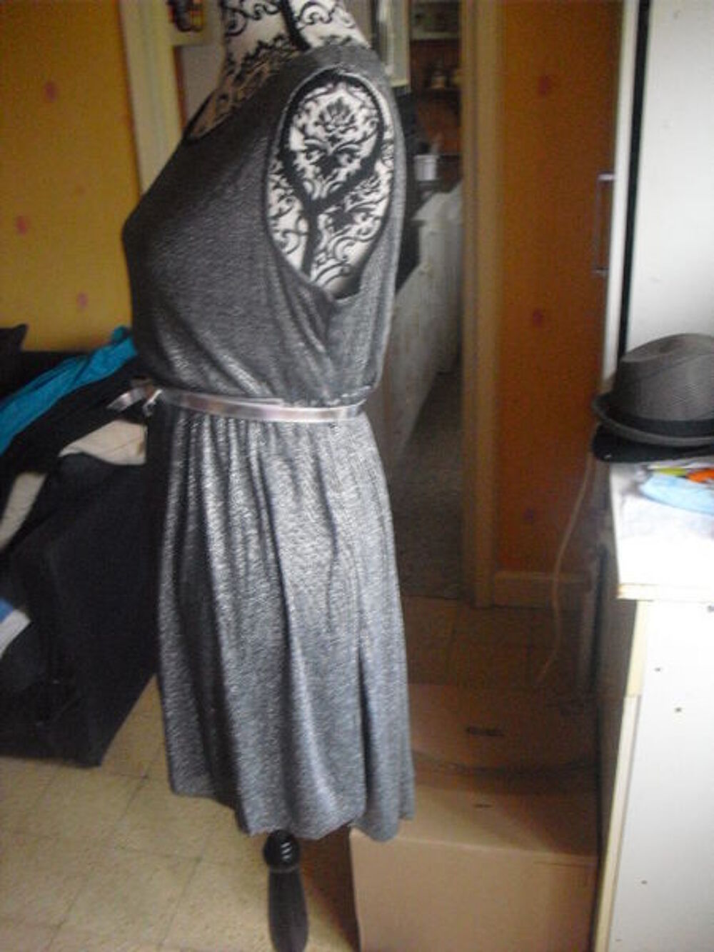 robe a bascule argent&eacute;e NEUVE encore &eacute;tiquette TAille 3 Vêtements
