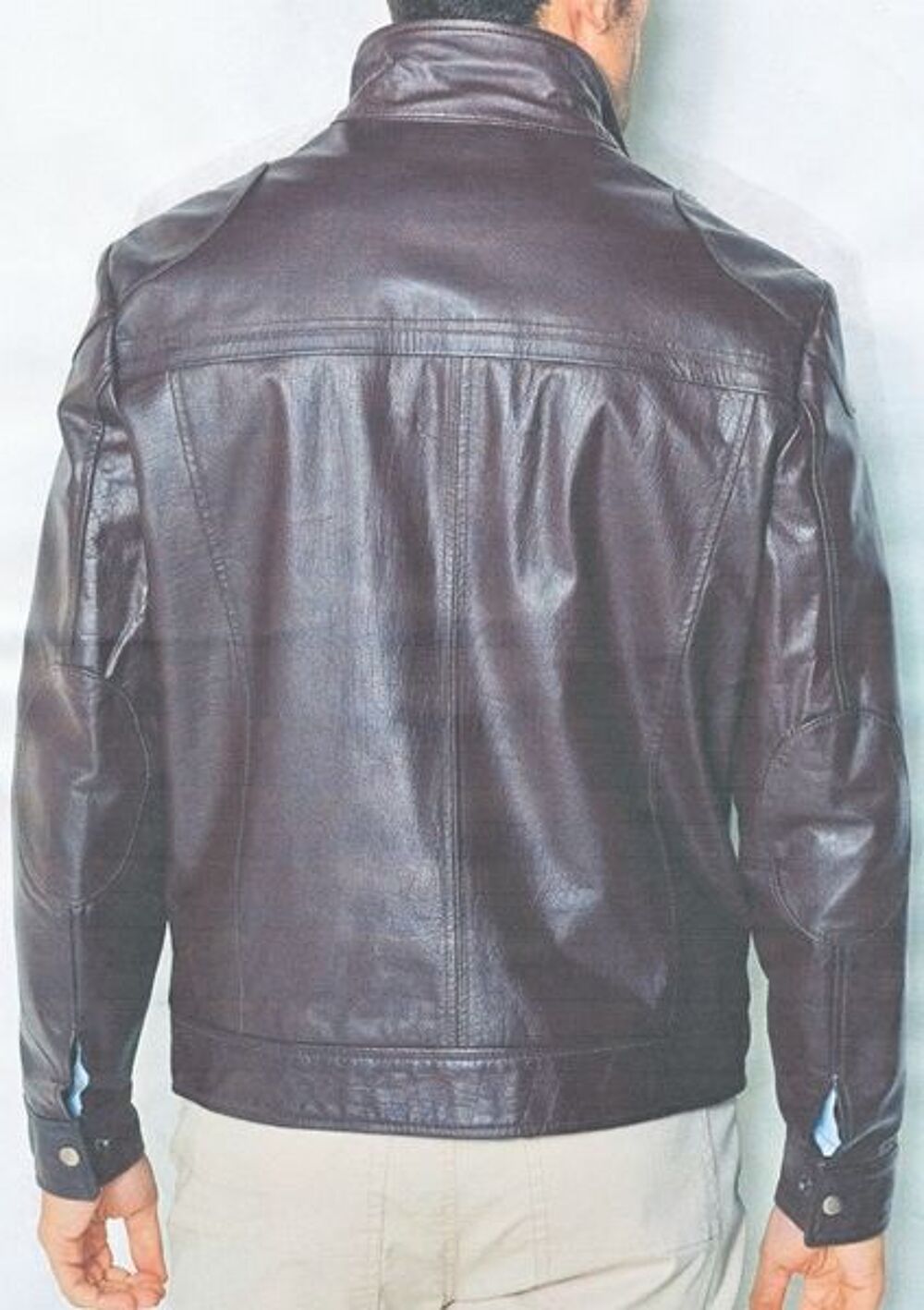Blouson en cuir d'agneau Marron homme
V&ecirc;tement neuf Vêtements