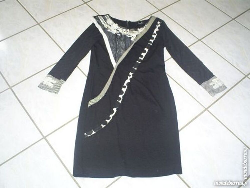 Robe LESLIE Taille 38/40 Vêtements