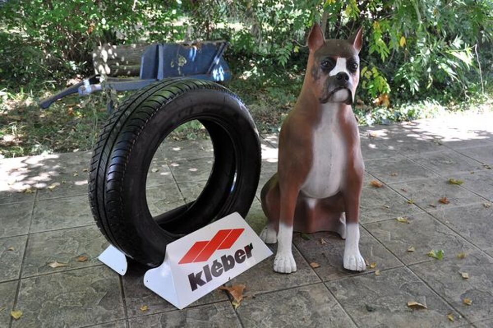 Mascotte Boxer des pneus Kl&eacute;ber Décoration