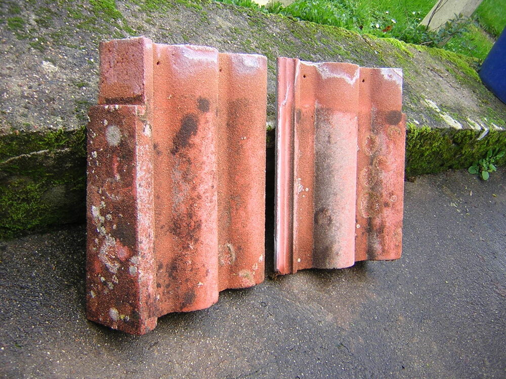 Tuiles Redland granit&eacute;es rouges Bricolage