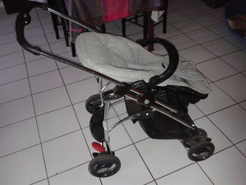 Poussette b&eacute;b&eacute; confort Puériculture