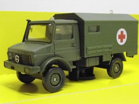 Militaire Mercedes Unimog ambulance 22 Follainville-Dennemont (78)