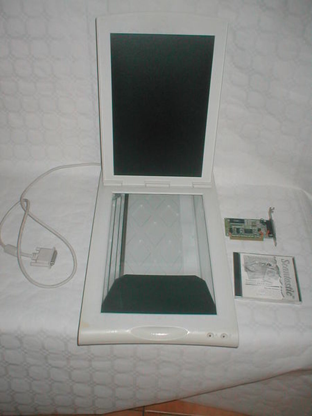scanner a plat scantastic SCSI 
Matériel informatique