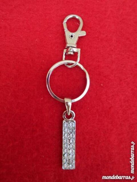 PORTE-CLEF rectangulaire strass 6 Dammarie-les-Lys (77)