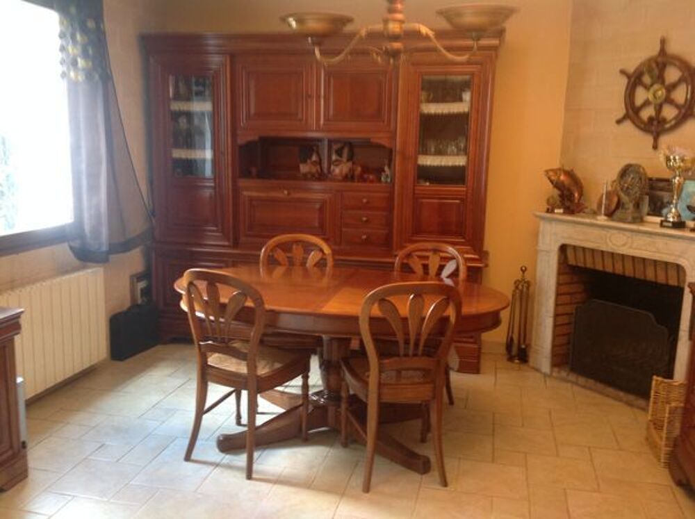 Table salle a manger et 4 chaises meurisier Meubles