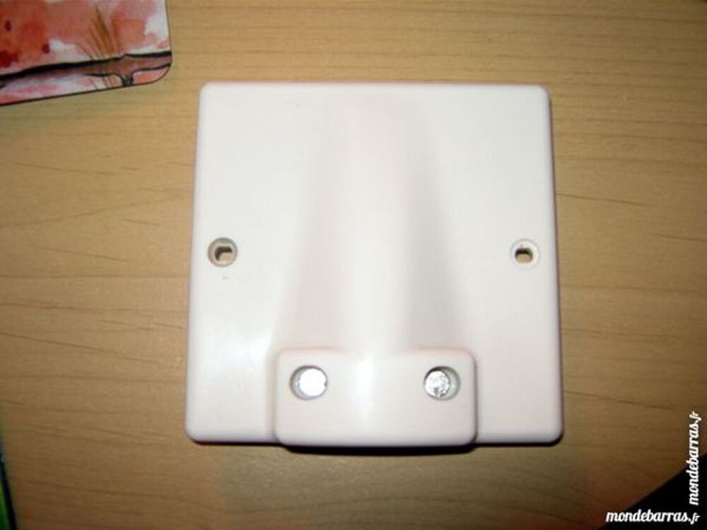 SORTIE DE CABLES - BLANC - 32 AMPERES - LEGRAND Bricolage